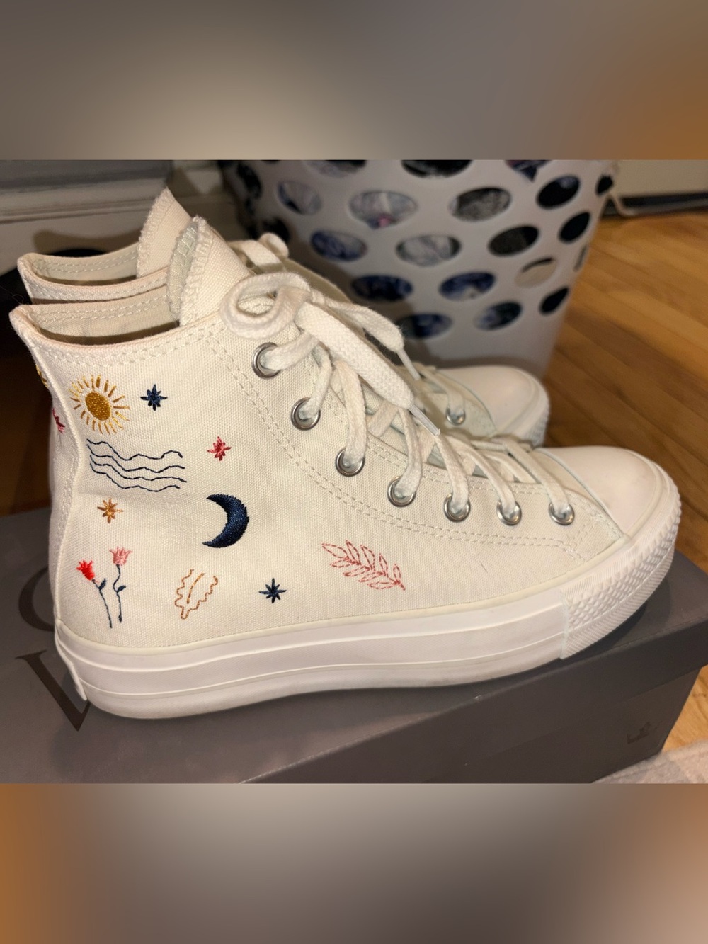 Converse Chuck Taylor All Star Hightop “It’s Ok To Wander” Size 8